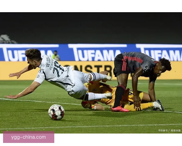 博阿维斯主场迎战布拉加联赛焦点对决胜负悬念引爆全场球迷期待高涨